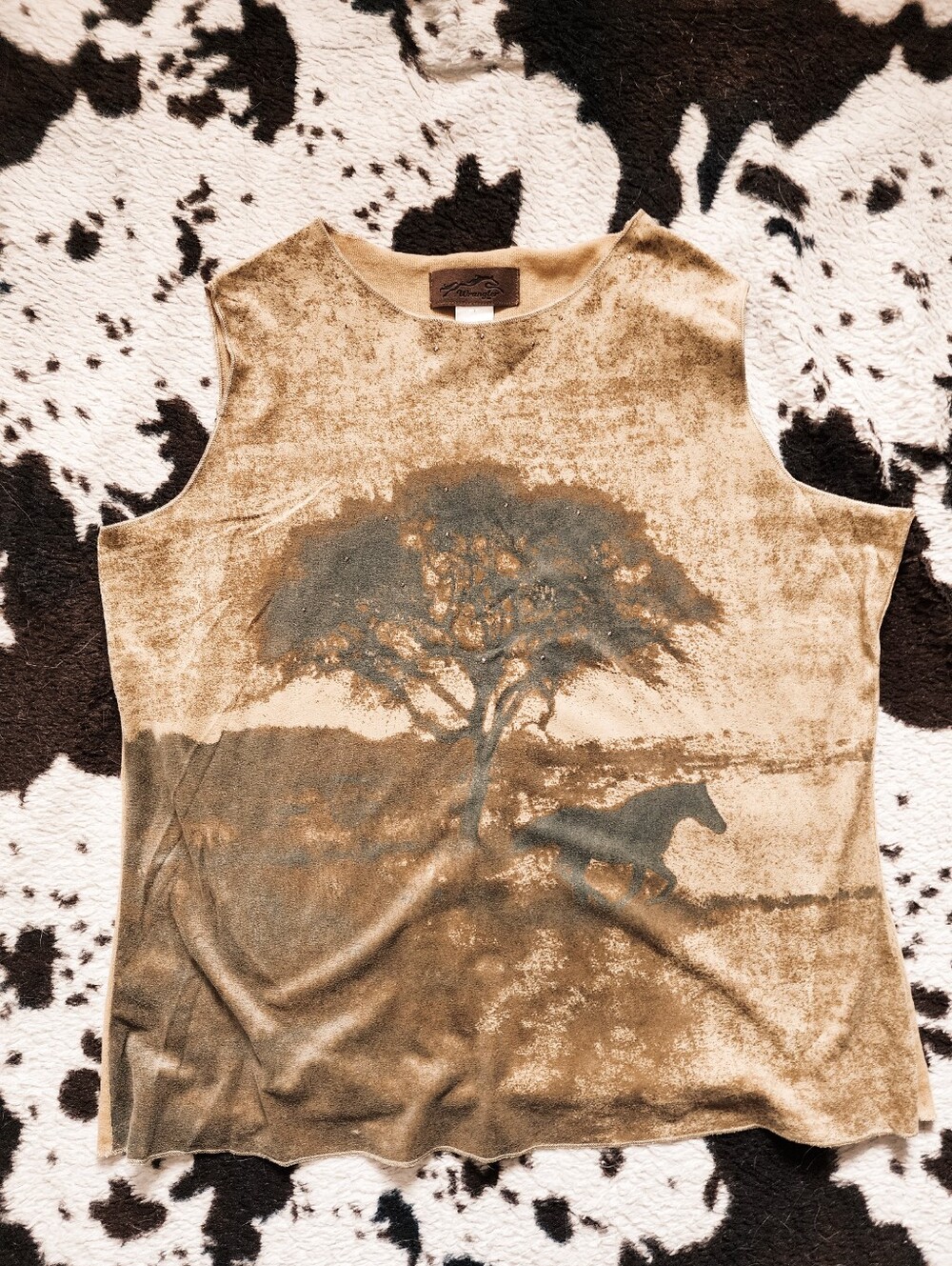 "WRANGLER" WOMEN'S 90'S/Y2K FAUX SUEDE HORSE RUNNING UNDER GROVE TANK - KHAKI